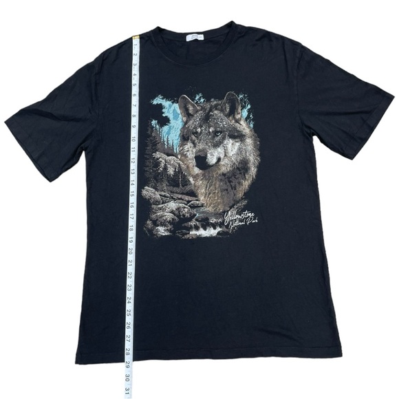 Yellow Stone Wolf Graphic Tee Shirt (M) - Picture 3 of 6